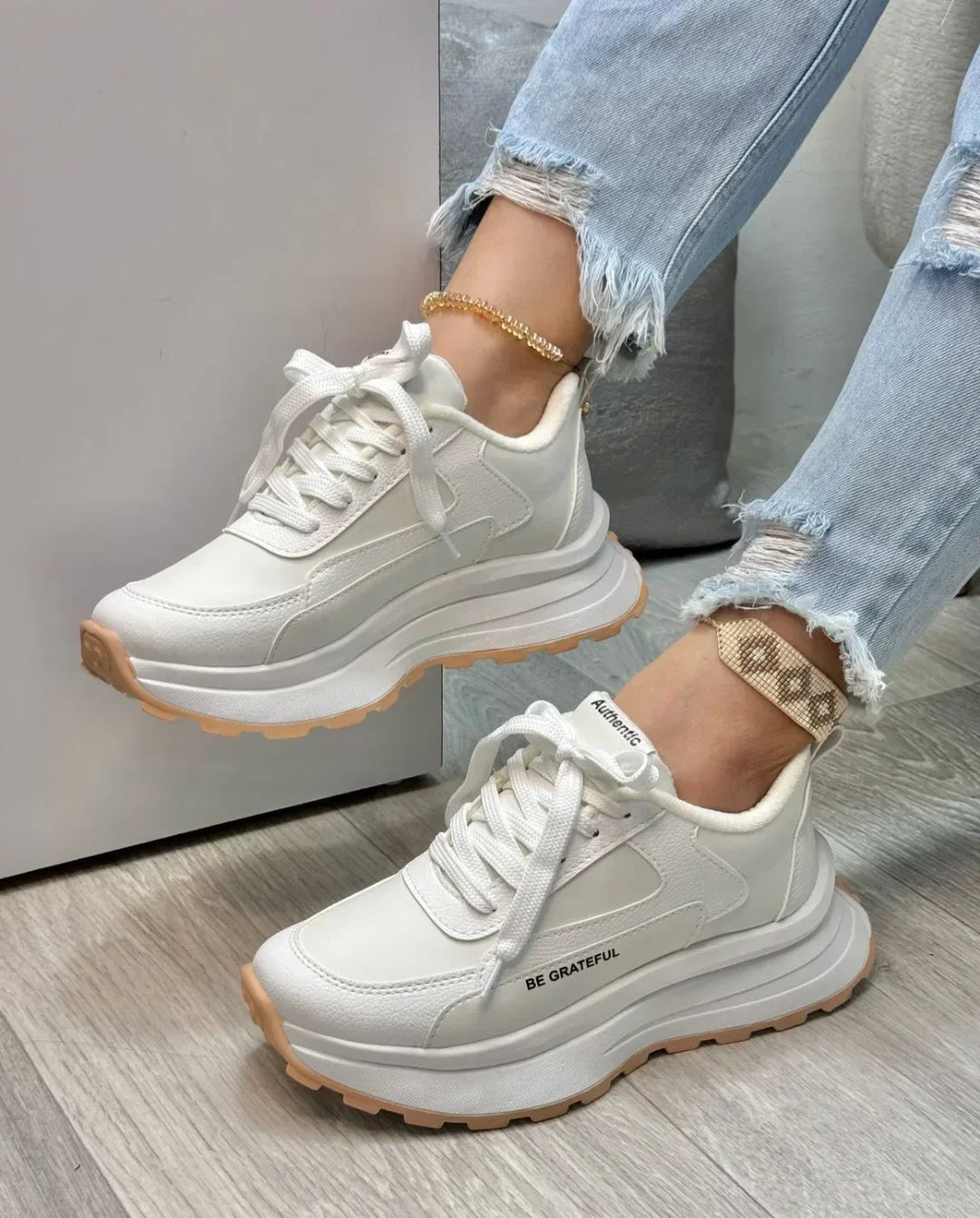 gid://shopify/MediaImage/24532744077406